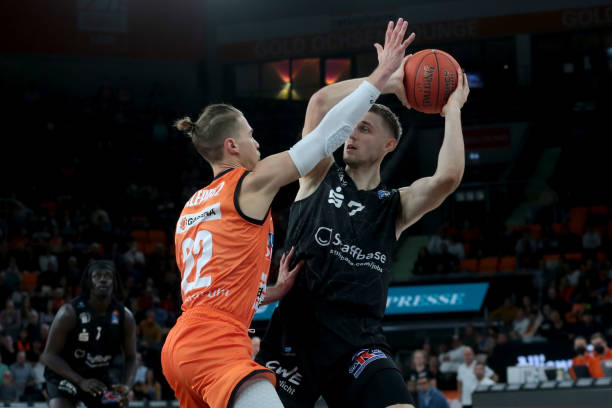 季在客场的 季在客场的