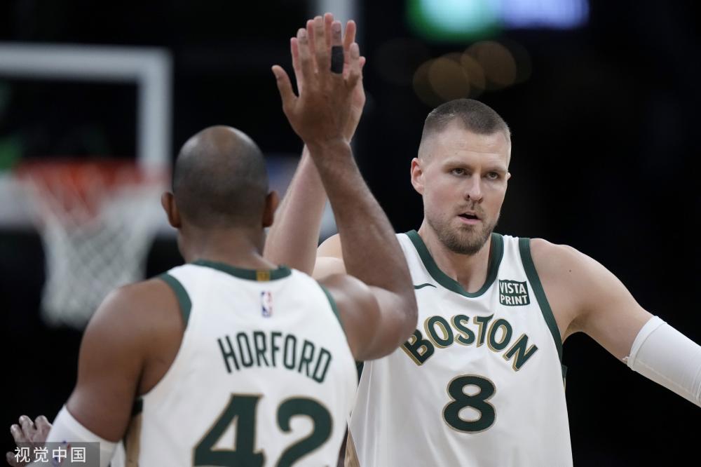 通过与加拿 通过与加拿