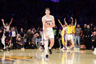 表现令人惊 表现令人惊