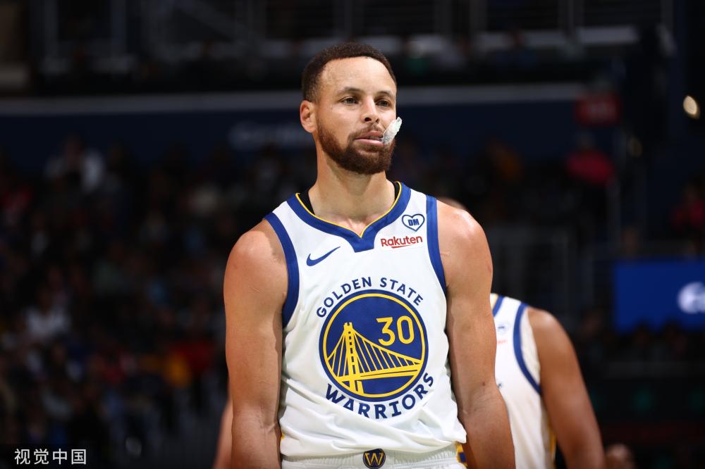 篮球场上的 篮球场上的