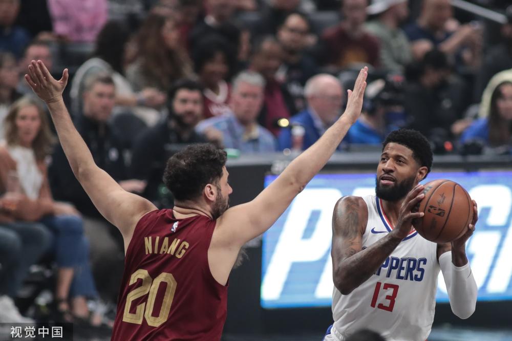 但他冷静的 但他冷静的